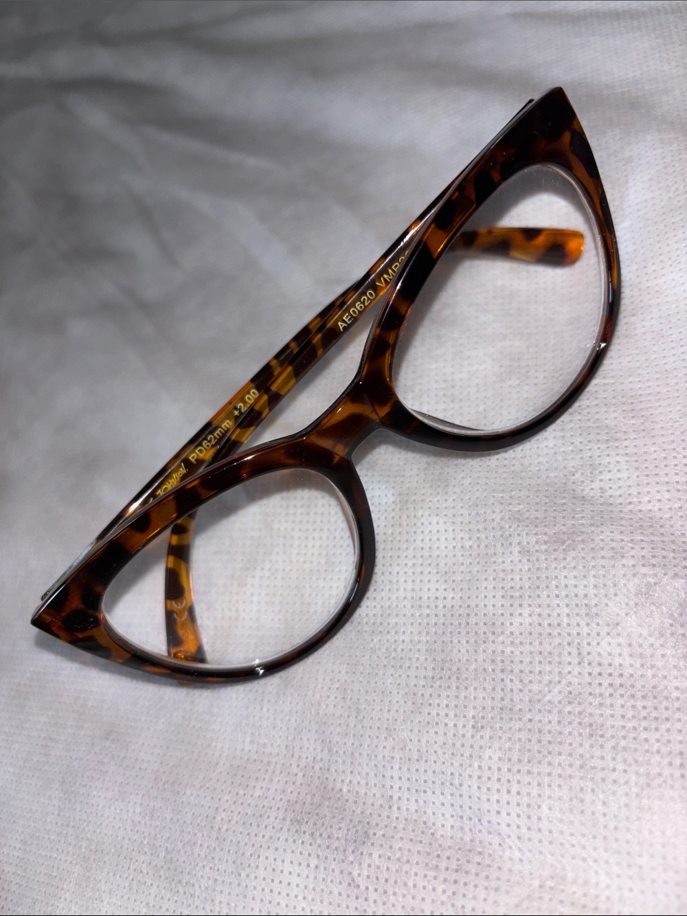 Betsey Johnson +2.00 Tortoise Shell Cat Eye Women's Reading Glasses Brown
